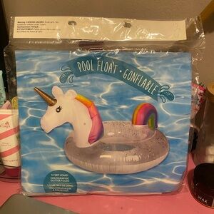 NIP, Icing Pool Float Gonflable 5 Feet Long Holographic Glitter Filled - Unicorn